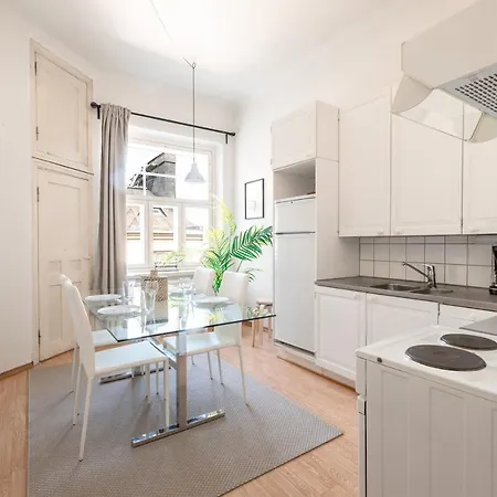 2ndhomes 1br Center *