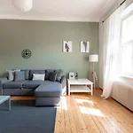 2ndhomes 1br Center *