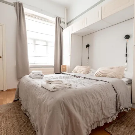 2ndhomes 1br Center Daire
